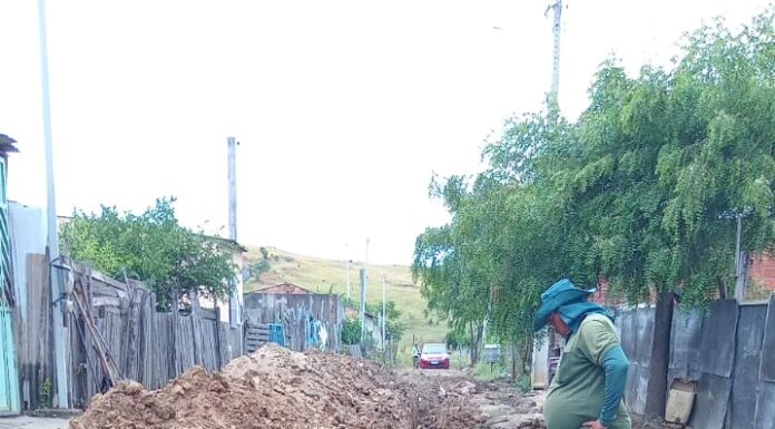 REDE DE ESGOTAMENTO SANITÁRIO DO BAIRRO NOVA ESPERANÇA, EM FASE DE CONCLUSÃO